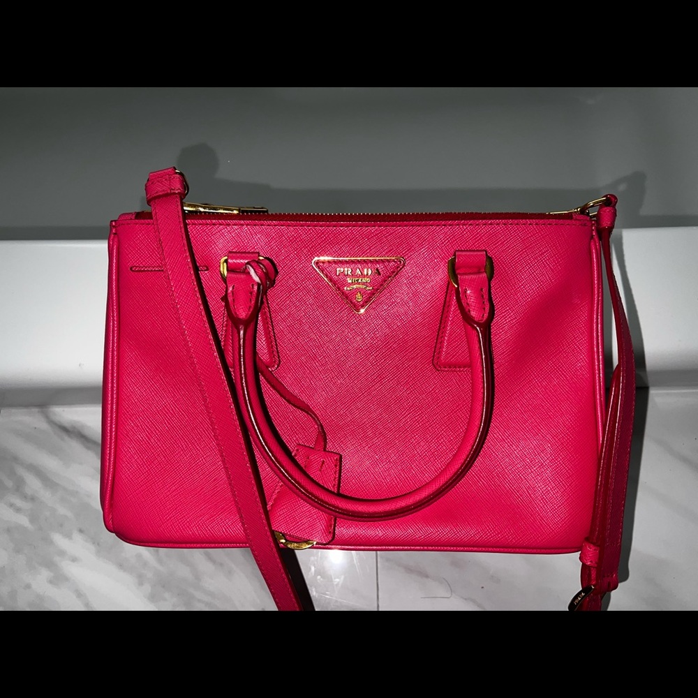 - Prada
Double Zip Lux Tote Saffiano Leather Medium